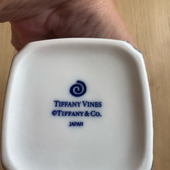 Tiffany & Co. Navy Swirl Vase - Picture 4 of 5